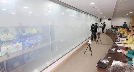 이재명 대통령이 5일 서울 용산 대통령실 청사 국가안전보장회의(NSC) 회의실에서 열린 안전치안점검회의를 주재하고 있다. 연합뉴스