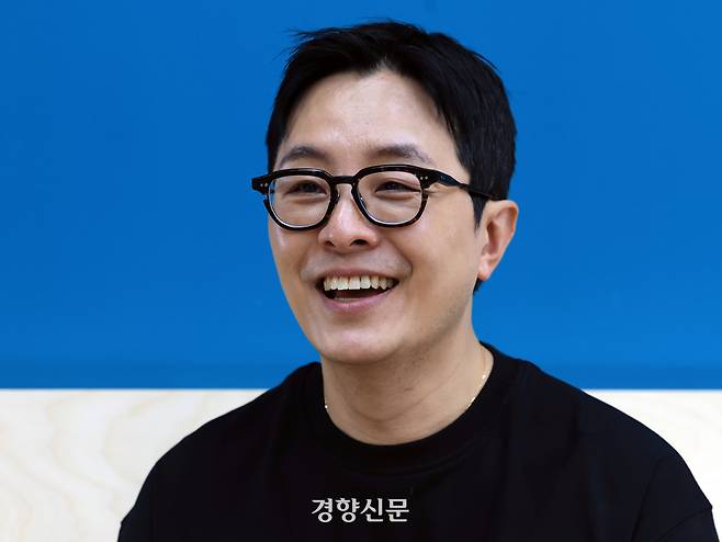 영화 수입배급사 그린나래미디어 유현택 대표가 4일 서울 정동 경향신문사에서 인터뷰를 하고 있다. 서성일 선임기자