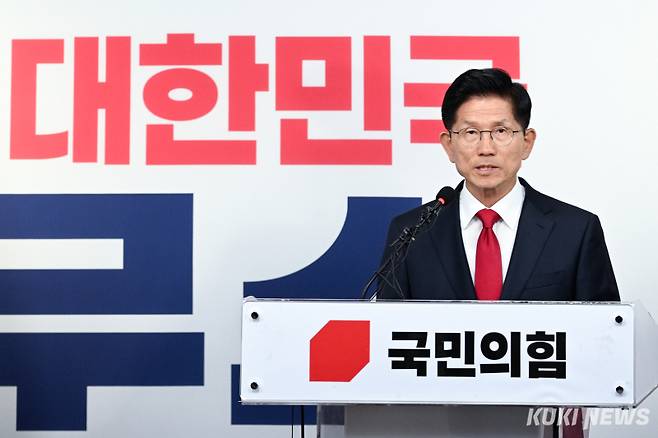 김문수 국민의힘 대선 후보가 당 중앙당사 3층 기자회견장에서 기자회견을 열고, 결과에 승복한다고 밝혔다. 임현범 기자