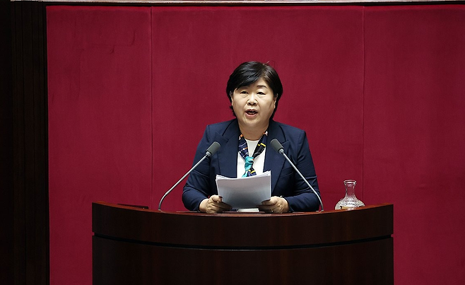 더불어민주당 서영교 의원이 11일 오후 국회 본회의에서 '윤석열 대통령 위헌적 비상계엄 선포 내란행위'와 관련해 질문하고 있다. / 사진= 연합뉴스