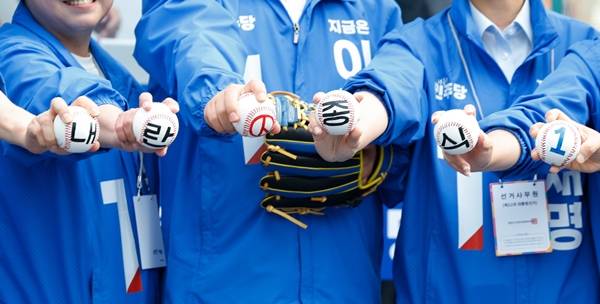 ▲ 이재명 더불어민주당 대선 후보 선거운동 당시 내란 종식을 주장하는 모습. 사진=용혜인 페이스북