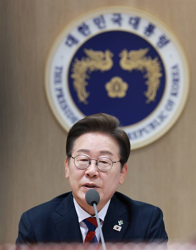 이재명 대통령이 5일 서울 용산 대통령실 청사에서 열린 국무회의에서 발언하고 있다. <연합>