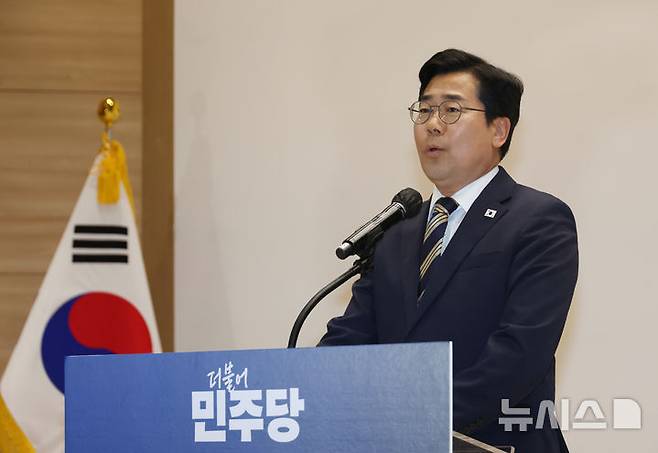 [서울=뉴시스] 고승민 기자 =지난 4일 서울 여의도 국회 의원회관에서 열린 더불어민주 제21대 대통령 선거 선거대책위원회 해단식에서 박찬대 상임총괄선대위원장이 발언하고 있다. 2025.06.04. kkssmm99@newsis.com