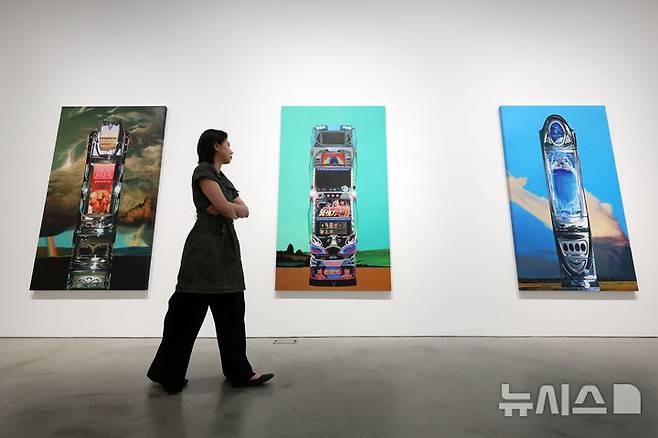 [서울=뉴시스] 박진희 기자 = 국제갤러리는 그룹전 'Next Painting: As We Are'. 유신애 작가의 작품. 〈Innovation in Exploitation〉 전경. 2025.06.05. pak7130@newsis.com