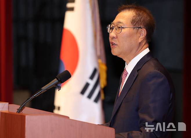 [과천=뉴시스] 이영환 기자 = 박성재 법무부 장관이 5일 오전 경기 과천시 법무부에서 열린 이임식에서 이임사를 하고 있다. 2025.06.05. 20hwan@newsis.com