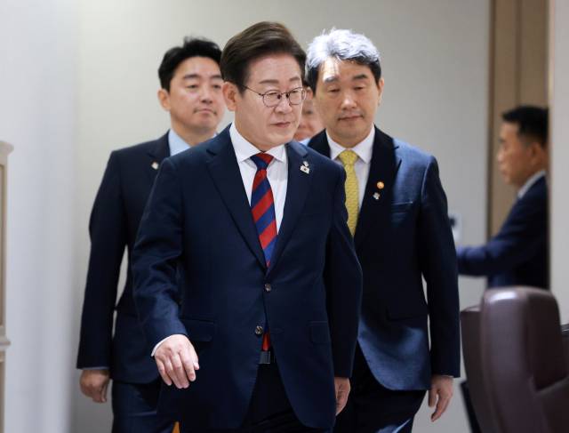 ▲이재명 대통령이 5일 서울 용산 대통령실 청사에서 열린 국무회의에 입장하고 있다. ⓒ연합뉴스