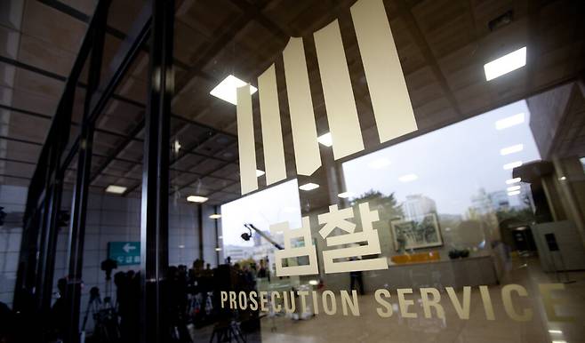 한국 소비자들이 자주 애용하는 중고 거래 어플리케이션 당근에서 일부 판매자들이 챗GPT로 만든 택배 송장으로 사기 행각을 벌이고 있어 검찰이 수사를 벌이고 있다. ⓒ시사저널 박정훈