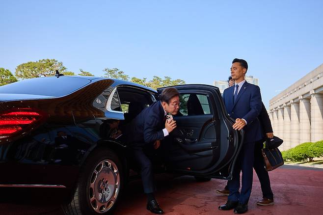 5일 이재명 대통령이 서울 용산 대통령실 청사로 출근하고 있다. ⓒ연합뉴스