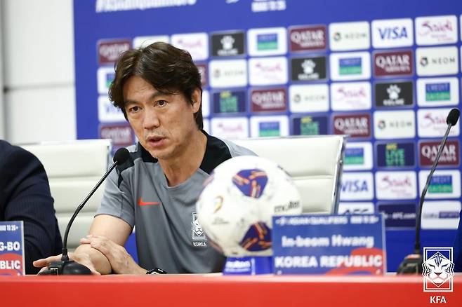 6일 오전 3시 15분 이라크 바스라 국제경기장에서 열리는 이라크와의 2026 국제축구연맹(FIFA) 북중미 월드컵 아시아 3차 예선 9차전을 앞두고 공식 기자회견에 참석한 홍명보 감독. /사진=대한축구협회 제공