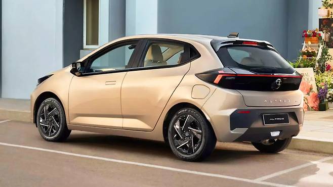 타타 2025 알트로즈