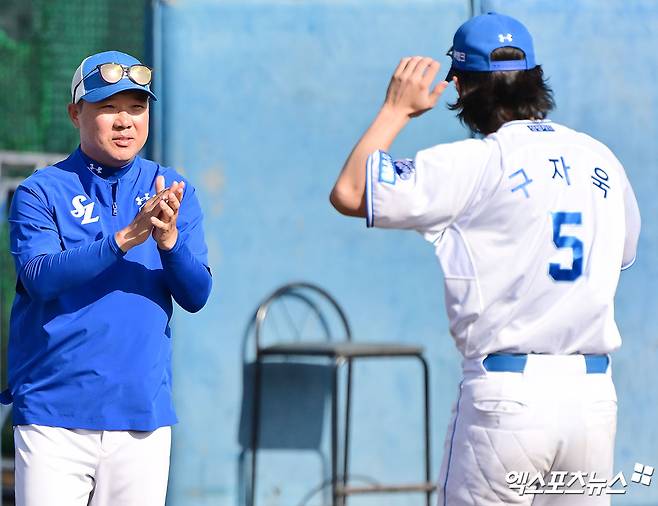 박진만(왼쪽) 삼성 라이온즈 감독이 지난 4일 인천 SSG 랜더스전에 앞서 타격 슬럼프를 겪고 있는 주장 구자욱의 현재 상태를 언급했다. 사진 엑스포츠뉴스 DB