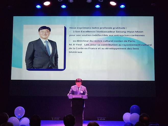 인사말 하는 최정호 대한항공 부사장 (파리=연합뉴스) 송진원 특파원 = 대한항공 최정호 부사장이 4일(현지시간) 프랑스 파리 한국문화원에서 열린 파리 취항 50주년 기념식에서 인사말하고 있다. 2025.06.04. san@yna.co.kr (끝)