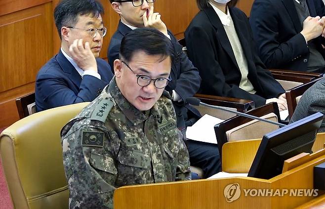 여인형 전 국군방첩사령관 , 탄핵심판 5차 변론 증인출석 (서울=연합뉴스) 여인형 전 국군방첩사령관이 4일 서울 종로구 헌법재판소에서 열린 윤석열 대통령 탄핵심판 5차 변론기일에 증인으로 출석해 발언하고 있다. 2025.2.4 [헌법재판소 제공. 재판매 및 DB 금지] photo@yna.co.kr