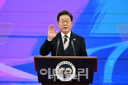 이재명 대통령이 4일 오전 국회 로텐더홀에서 열린 제21대 대한민국 대통령 취임 선서를 하고 있다.(사진=방인권 기자)