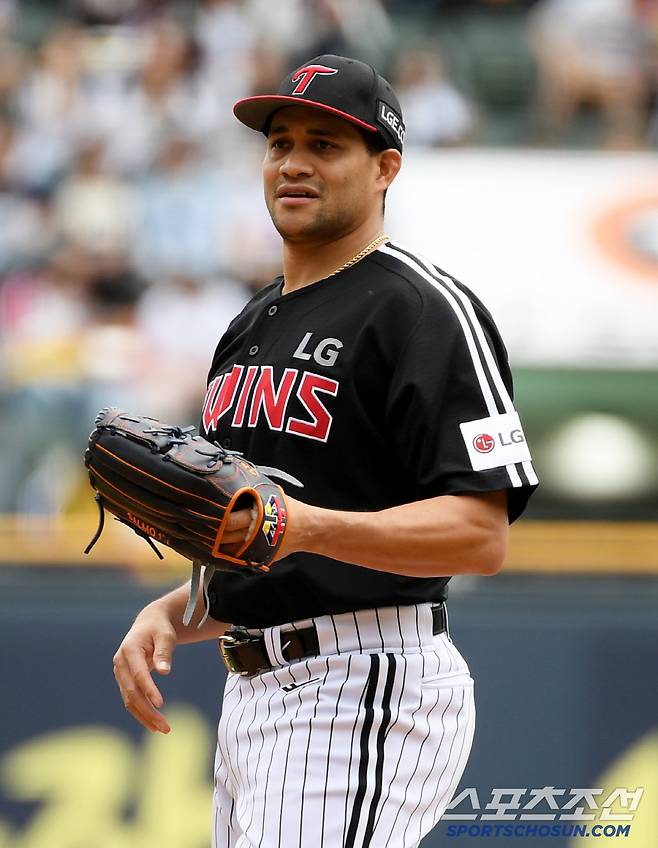 6일 잠실구장에서 열린 두산 베어스와 LG 트윈스의 경기. LG 치리노스가 숨을 고르고 있다. 잠실=박재만 기자 pjm@sportschosun.com/2025.05.06/