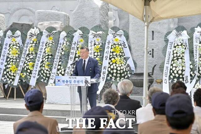 최원철 공주시장이 6일 공주보훈공원에서 열린 제70회 현충일 기념식에서 추념사를 하고 있다. /공주시