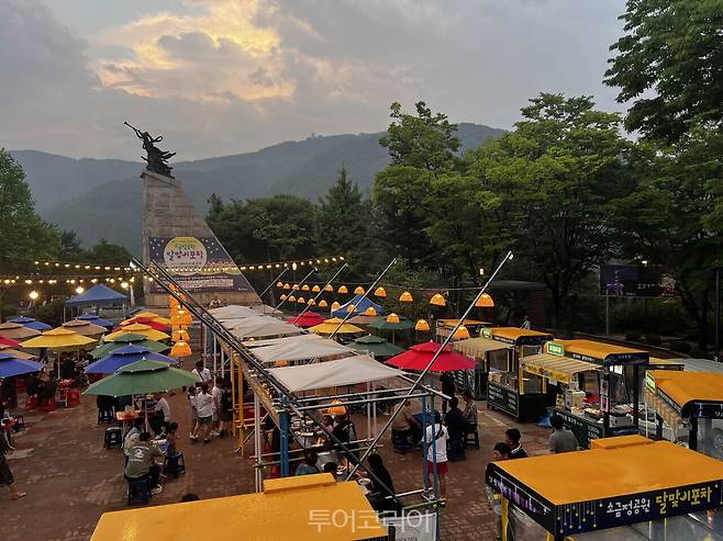 지난해 소금정공원 달맞이포차/사진-단양군