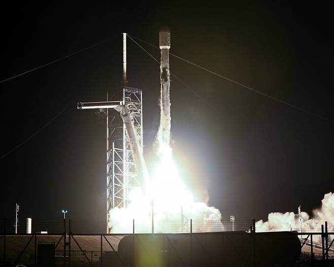 2025년 1월 15일 레질리언스가 SpaceX 팰컨 9 로켓에 실려 발사되고 있다.&nbsp;UPI/연합뉴스 제공