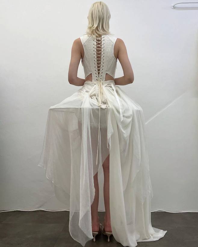 로맨틱하고 섬세한 디테일로 가득한 규리킴 컬렉션.