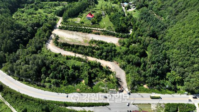 ▲ 해발 1000m 이상의 국내 최 고원지대에 형성된 삼수동 등 태백 북부권이 용연동굴·산림치유·풍력발전 등 고지대의 장점을 활용한 산악관광의 중심지로 도약하고 있다. 태백교정시설(교도소) 건립 부지 모습.