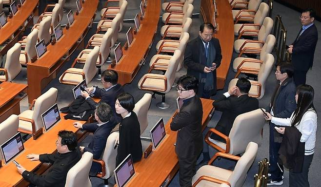한동훈 전 국민의힘 대표가 지난해 12월 3일 비상계엄이 발생하자 친한계 의원들과 함께 계엄해제를 위해 본회의장에 들어왔다. 연합뉴스