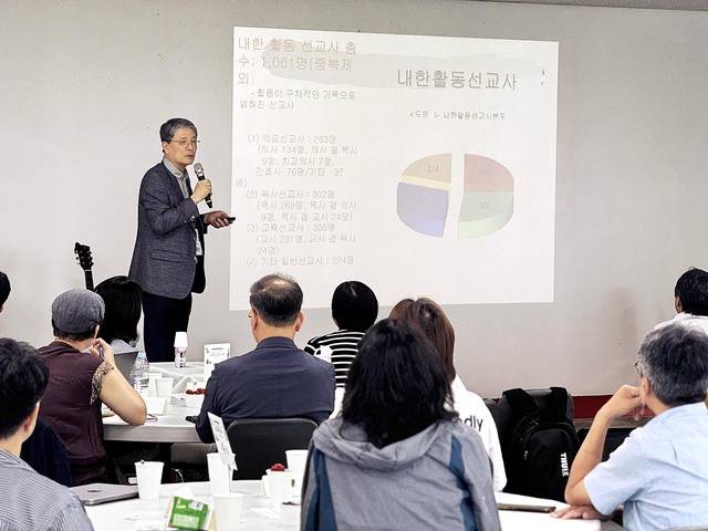 심재두 한국누가회 이사장이 5일 서울 새문안교회에서 열린 한국의료선교사대회에서 한국 의료선교의 과제를 주제로 강의하고 있다.