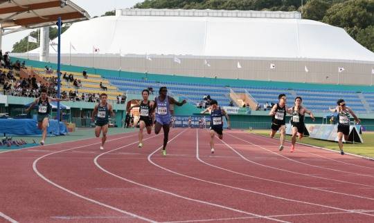 비웨사, KBS배 남자 100ｍ 우승. 사진[연합뉴스]