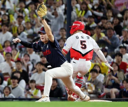 김도영, 빠른 발로 만든 내야안타. 사진[연합뉴스]