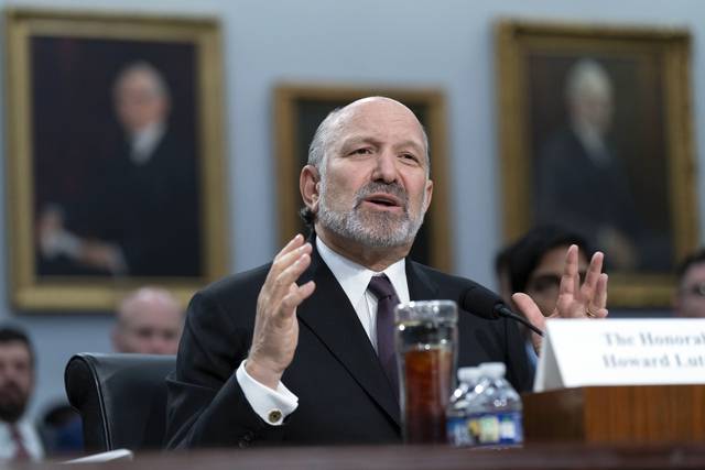 하워드 러트닉 미 상무장관이 5일(현지시간) 미국 상원 세출위원회에 출석해 증언하고 있다. 연합뉴스