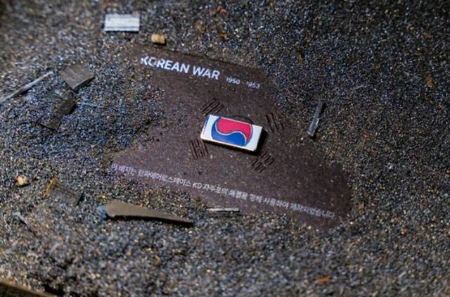국가보훈부가 K9 자주포 철로 만든 ‘121723 끝까지 찾아야 할 태극기’ 배지. 국가보훈부