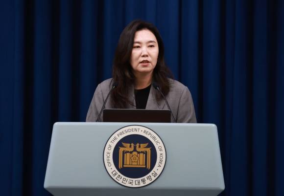 강유정 대통령실 대변인이 5일 서울 용산 대통령실 청사에서 현안 브리핑을 하고 있다. 2025.6.5 연합뉴스