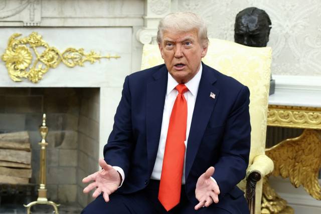 도널드 트럼프 미국 대통령이 5일(현지 시간) 백악관에서 독일 총리와 정상회담 중 발언하고 있다. 로이터연합뉴스