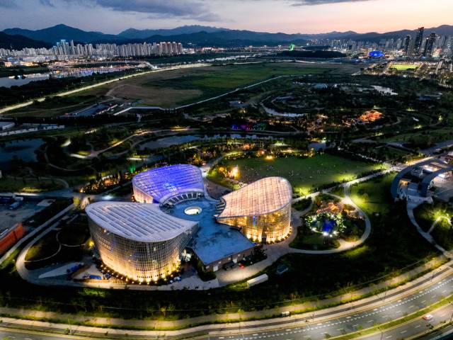 야간개장한 국립세종수목원. 사진제공=국립세종수목원