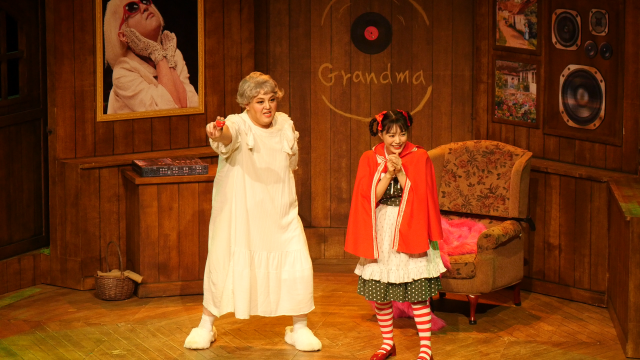 어린이 오페라 ‘빨간모자와 늑대’의 한 장면