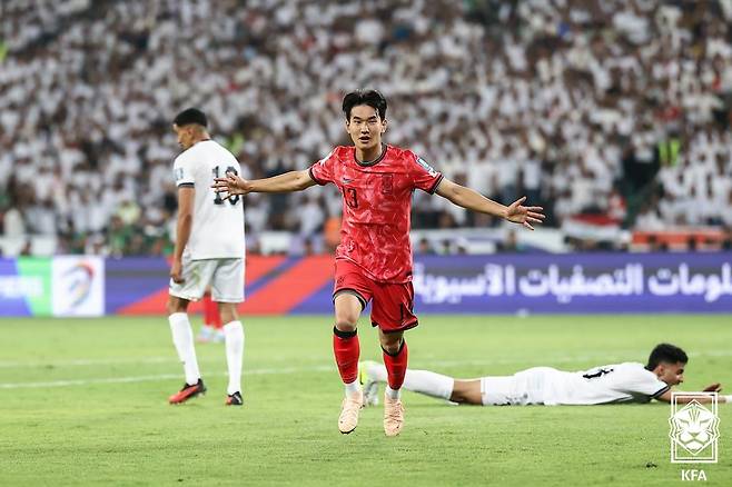 김진규가 6일(한국시간) 이라크 바스라 국제경기장에서 열린 이라크와의 2026 국제축구연맹(FIFA) 북중미 월드컵 아시아 3차 예선에서 골을 터뜨린 뒤 골 세리머니를 하고 있다. /사진=대한축구협회 제공