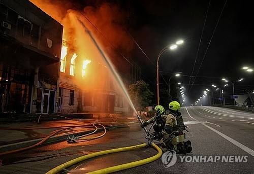 5일 러시아 공격으로 화재 발생한 키이우 시내 [로이터=연합뉴스]
