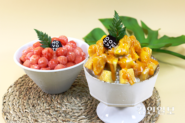 노보텔 앰버서더 수원 1층 로비바에서 판매하는 ‘애플망고 빙수’와 ‘수박 빙수’. / 노보텔 앰버서더 수원 제공