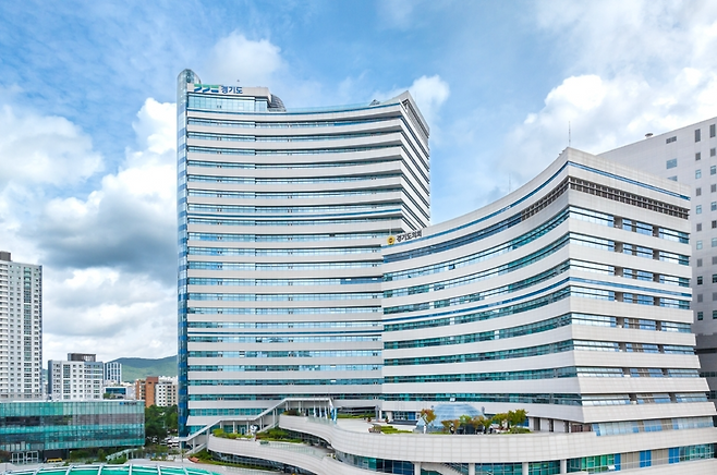 ▲ 경기도청 및 경기도의회 전경. /인천일보 DB