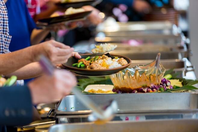 설탕, 흰 빵 등 혈당을 올리는 음식을  많이 먹고, 채소를 적게 먹는 사람들은 혈관(관상동맥)질환 발생 위험도가 높다.  [사진=게티이미지뱅크]