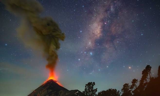 우주의 불. Sergio Montúfar/Capture the Atlas