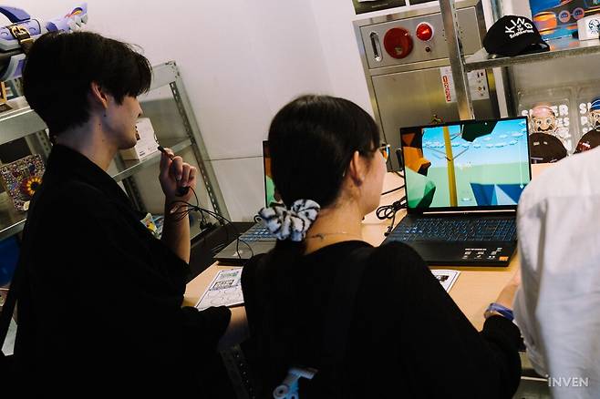 ▲ 마이크에 소리를 질러(?) 캐릭터를 조종하는 것이 인상적이었던 'RIBBITS'