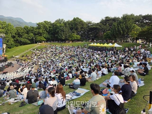 ▲ 원주문화재단 주최 2025 원주 에브리씽 페스티벌이 7일 원주에 위치한 연세대 미래캠퍼스 노천극장에서 막을 올렸다. 권혜민