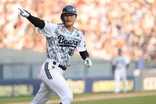 데뷔 첫 홈런을 터뜨린 두산의 김동준. 사진[연합뉴스]