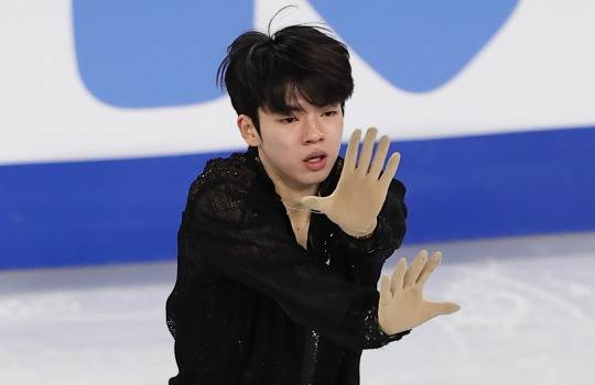 차준환 '두 손 모으고'. 사진[연합뉴스]