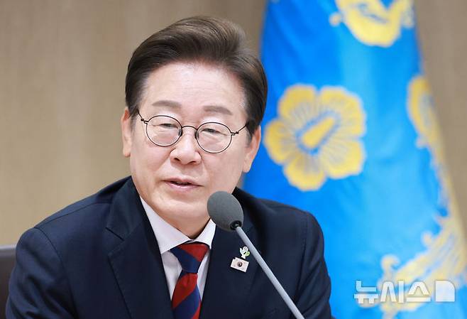 [서울=뉴시스] 고범준 기자 = 이재명 대통령이 5일 서울 용산구 대통령실 청사에서 열린 국무회의에서 발언하고 있다. 2025.06.05. bjko@newsis.com