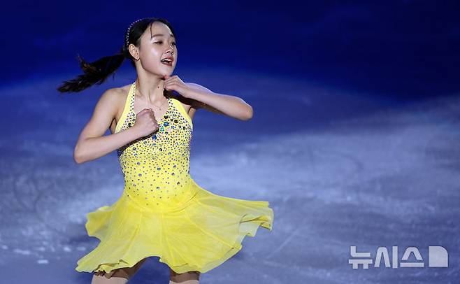 [서울=뉴시스] 고범준 기자 = 피겨 김채연이 지난 2월23일 오후 서울 양천구 목동 아이스링크에서 열린 2025 ISU 4대륙 피겨 선수권대회 갈라쇼에서 화려한 무대를 선보이고 있다. 2025.02.23. bjko@newsis.com