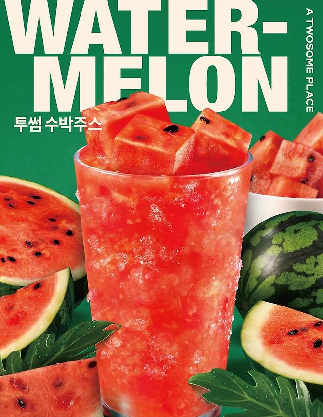 [서울=뉴시스] 투썸플레이스, 통수박을 통째로 담은 '수박 주스' 출시.(사진=투썸플레이스 제공) *재판매 및 DB 금지