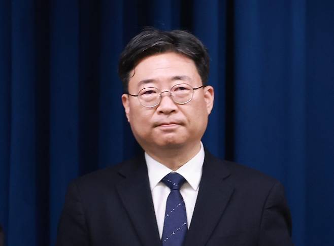 이재명 대통령, 하준경 경제성장수석 임명 (서울=연합뉴스) 홍해인 기자 = 이재명 대통령은 6일 강훈식 대통령 비서실장의 대통령실 1차 인선 브리핑을 통해 대통령실 경제성장수석에 하준경 한양대 교수를 임명했다고 밝혔다. 사진은 이날 인선 발표에 참석한 하 수석. 2025.6.6 hihong@yna.co.kr (끝) <저작권자(c) 연합뉴스, 무단 전재-재배포, AI 학습 및 활용 금지> 연합뉴스