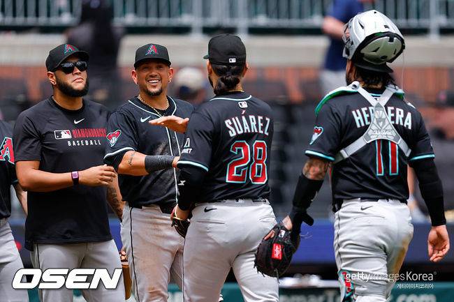 [사진] 애리조나 선수들이 6일(한국시간) 애틀랜타전 11-10 역전승을 거둔 뒤 기뻐하고 있다. ⓒGettyimages(무단전재 및 재배포 금지)