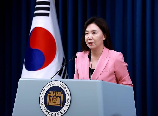 강유정 대변인이 7일 서울 용산 대통령실 청사에서 이재명 대통령의 한미 정상 통화 관련 브리핑을 하고 있다. 대통령실통신사진기자단